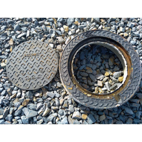 Couvercle fonte avec anneau béton