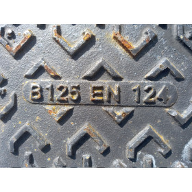 Couvercle fonte avec anneau béton